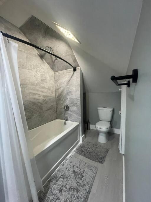 Unique Modern Luxury 2 Bedroom Apartment Rental Chapleau Εξωτερικό φωτογραφία